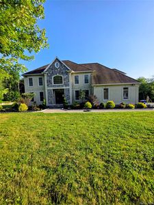 17 Meadow Crest Drive