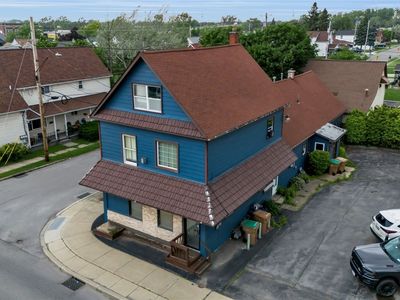 2388 William St