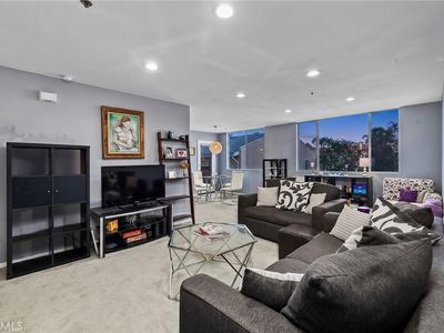 4501 Cedros Ave