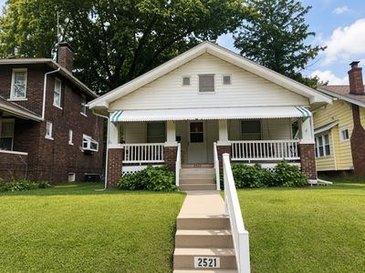 2521 Yale Blvd