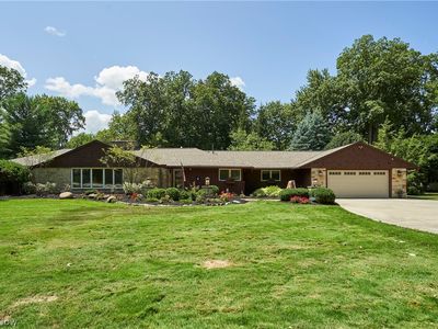 Property at 994 Worton Park Dr, Mayfield Village, OH