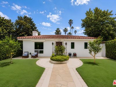 256 N Doheny Dr