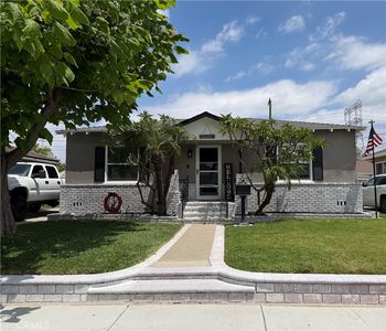 6132 Dunrobin Ave