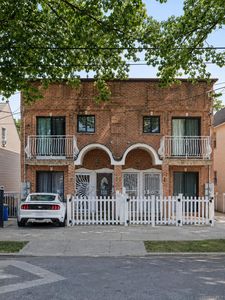 1027 E 231st Street