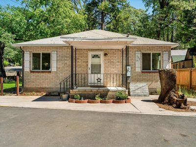 4517 & 1/2 Dunsmuir Ave