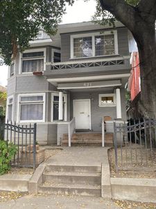 621 S 6th St