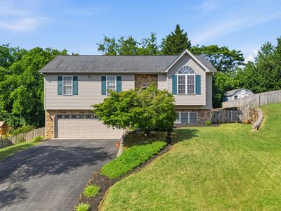 1611 Bush Farm Dr