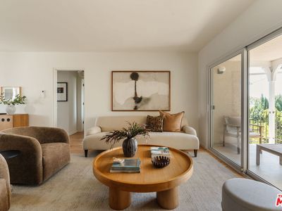 2021 Hillhurst Ave APT 9