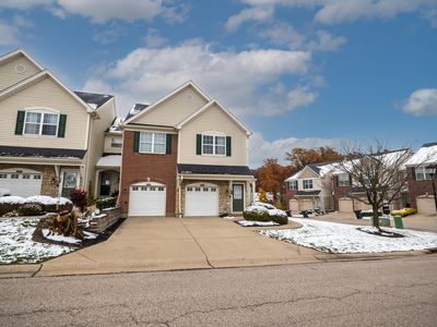 2084 Divot Dr