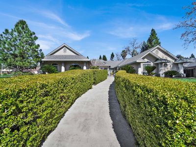 2608 La Rinconada Pl