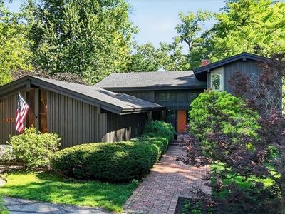 1024 Huntington Rd