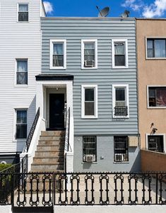 2421 Dean St