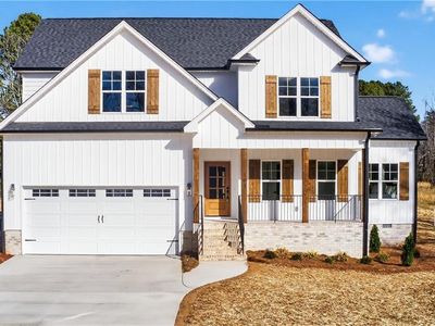 303 Country Club Dr