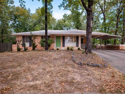 2 Lawrence Dr
