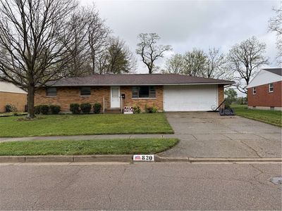 820 Desales St