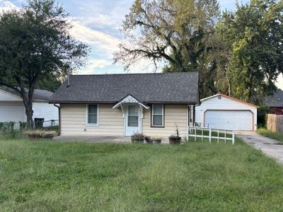 620 NE Aurora Ave
