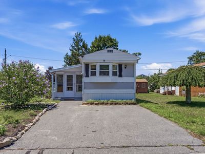 124 Mayflower Ave