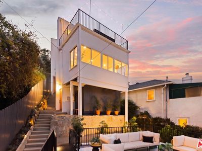 6837 Cahuenga Park Trl