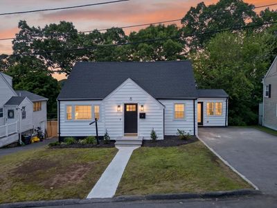 8 Bartlett St