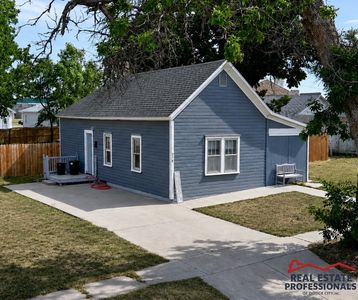 218 W Maple St