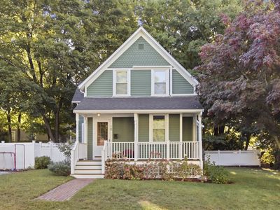 10 Eaton St