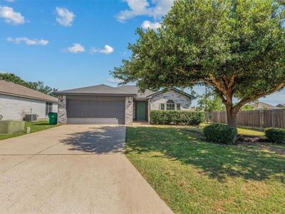 Property at 1910 Oaklawn Dr, Taylor, TX