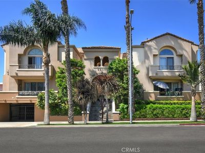 1835 S Barrington Ave APT 203
