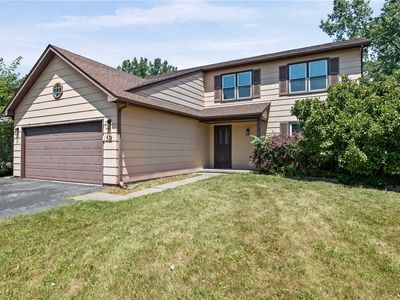 12 Fieldstone Ln
