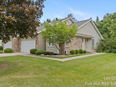 2220 Meadowglen Dr NE #7