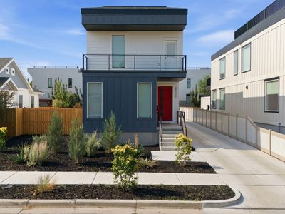 426 E Redondo Ave