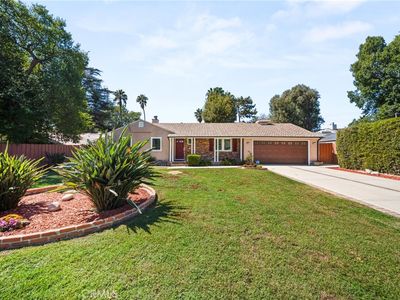8847 White Oak Ave