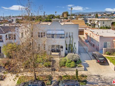 1143 N Commonwealth Ave