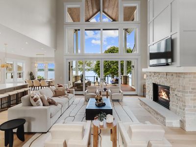 N2017 South Lakeshore DRIVE