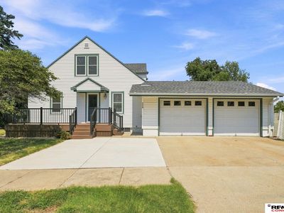 230 W 3rd St