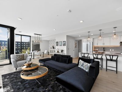 1105 W Main St #403