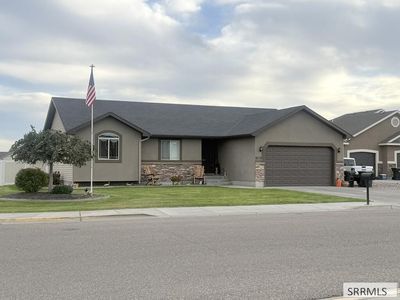 805 W Falcon Cir