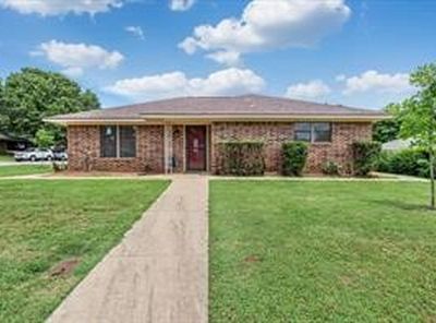 2307 Arapaho Dr