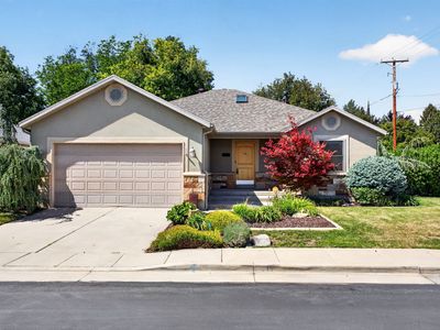 1689 E Kierstin Pl