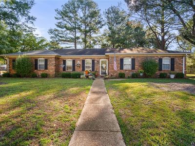 Property at 211 Parkway Dr, Livingston, AL