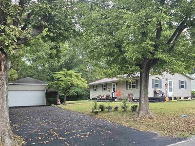 325 Lincoln Blvd