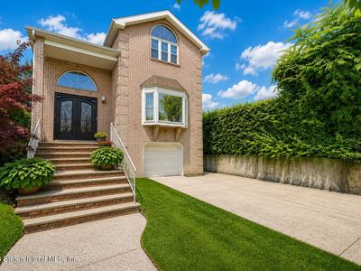 52 Ridgewood Ave