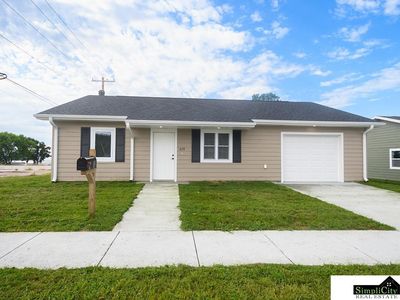 239 W 4th St