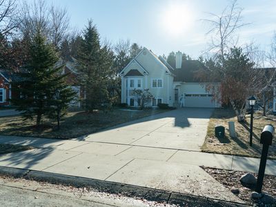 753 Holton Ave