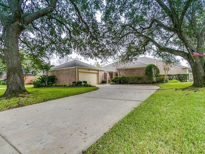 3915 Pleasant Valley Dr