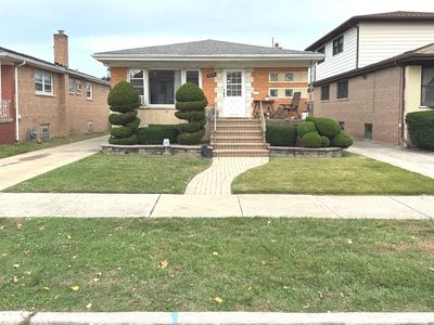 8737 S Richmond Ave