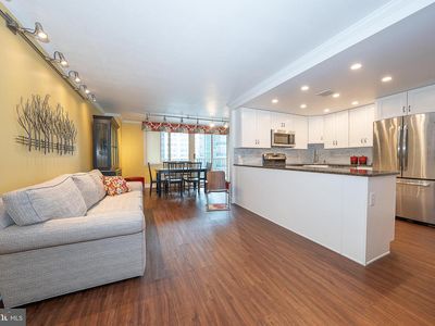 1919 Chestnut St APT 1821
