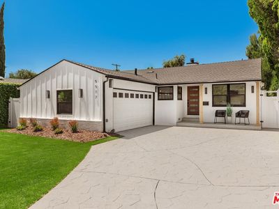 5517 Noble Ave
