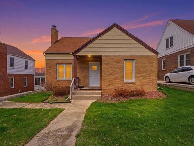 612 West Mackie Street