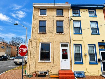 46 E Union St