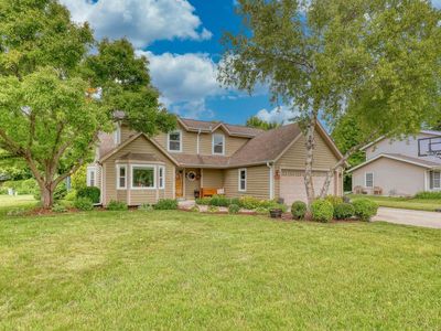 W227N2527 Meadowood LANE